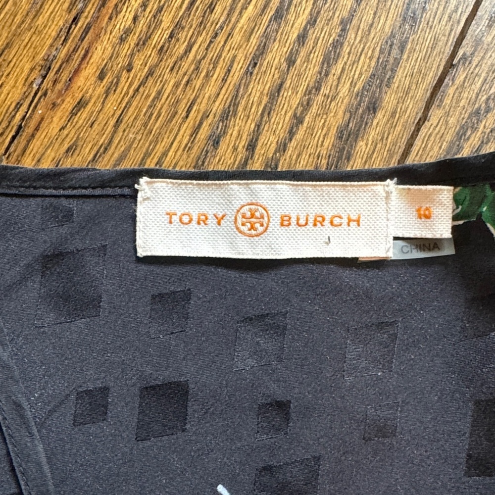 Tory Burch Black 100% Silk Floral V-Neck with Red & Blue Camisole 🌹 - Picture 3 of 8